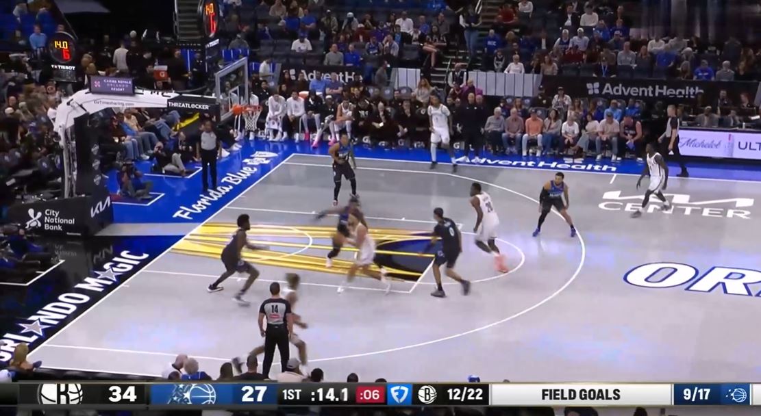 Trạng thái cạnh tranh là tốt! Porter đã ghi được 11 điểm và 6 pha kiến tạo khi bắn 4/8 trong hiệp đầu tiên.